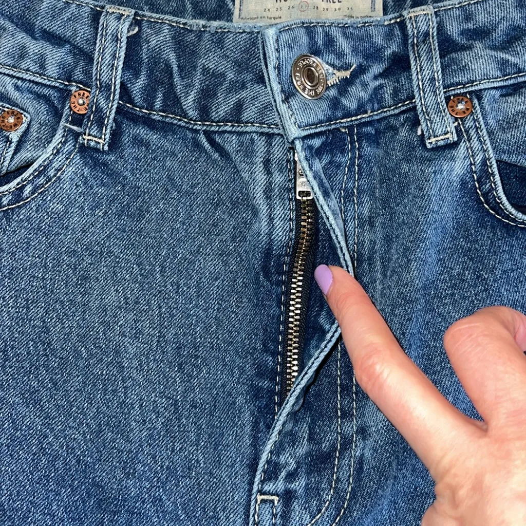 We The Free High-Rise Mom Jeans Blue Size‎ 27 - Image 10