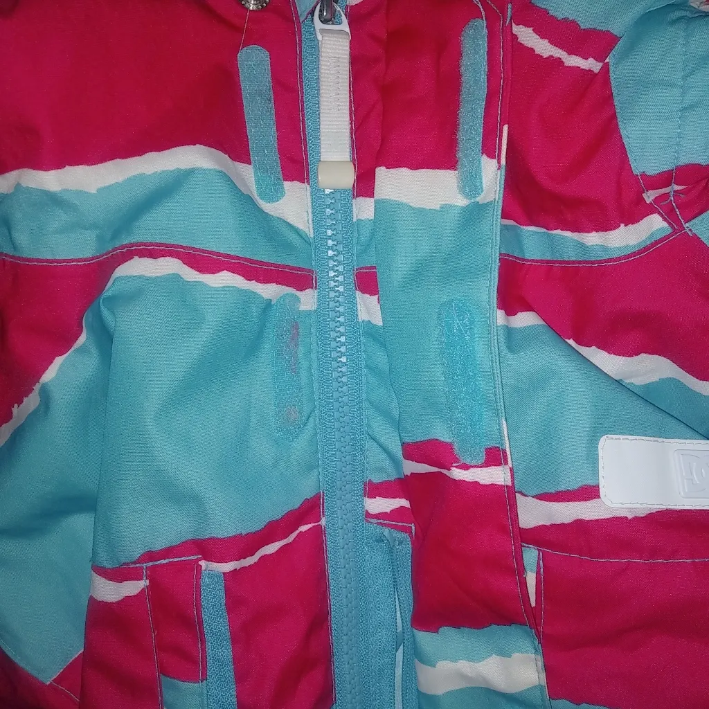 DC Shoes Exotex S Rare Bold Jagged Striped Snowboard Jacket in Pink & Turquoise - Image 7