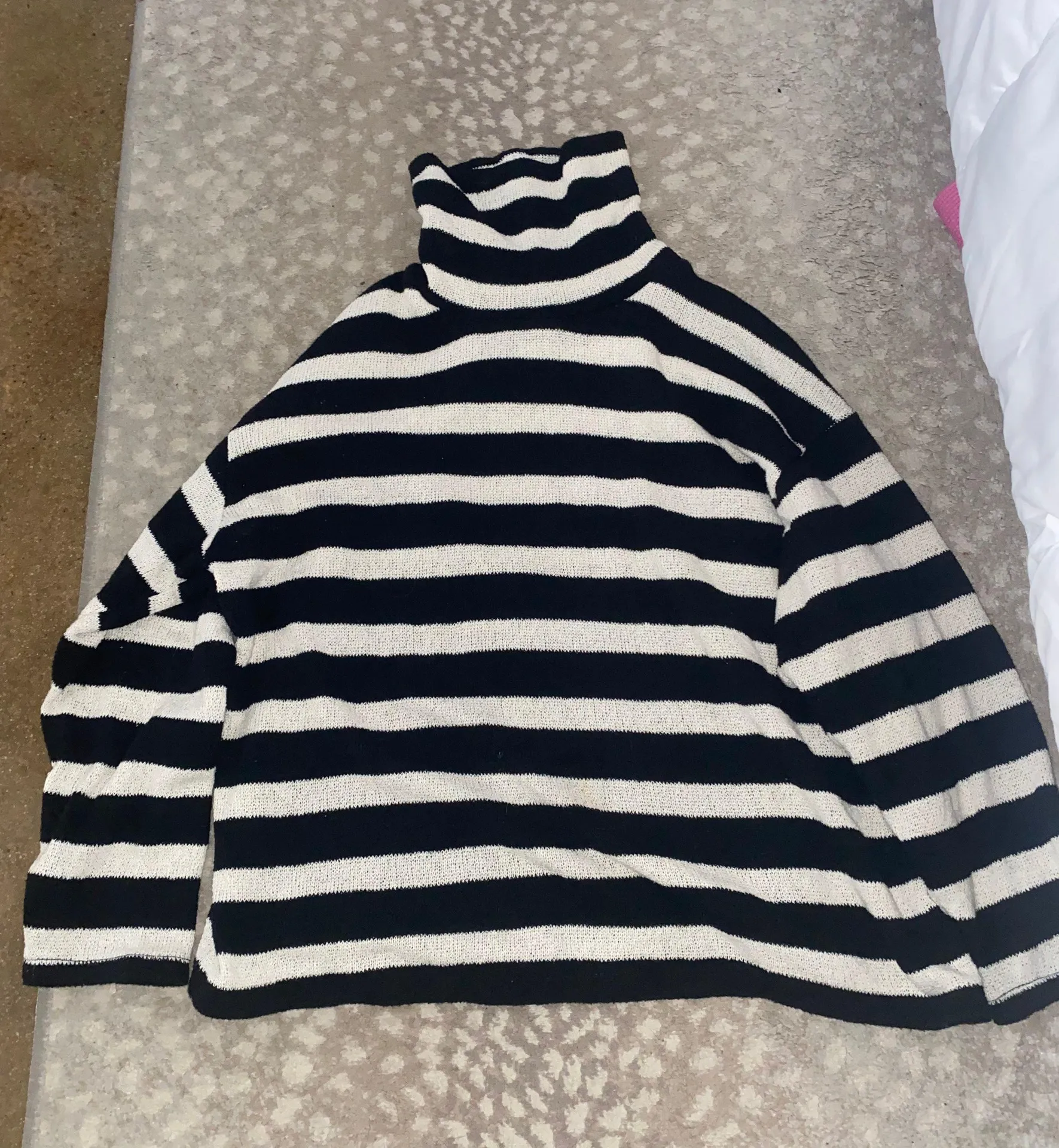 Black And White sweater - Image 2