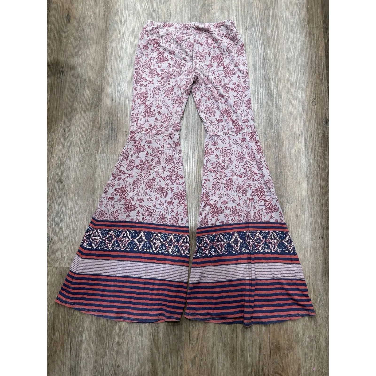 Free People Flare Pull on printed Jersey pants Size XS - Image 3