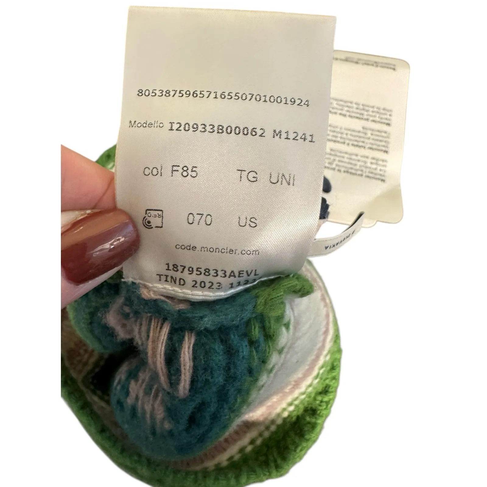 Moncler  NWT Logo Intarsia Knit Wool Beanie - Image 6