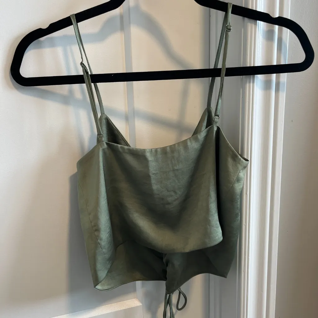 Aritzia Wilfred Verso Camisole Sage Green Satin Gather V Neck Spaghetti Strap XS - Image 4