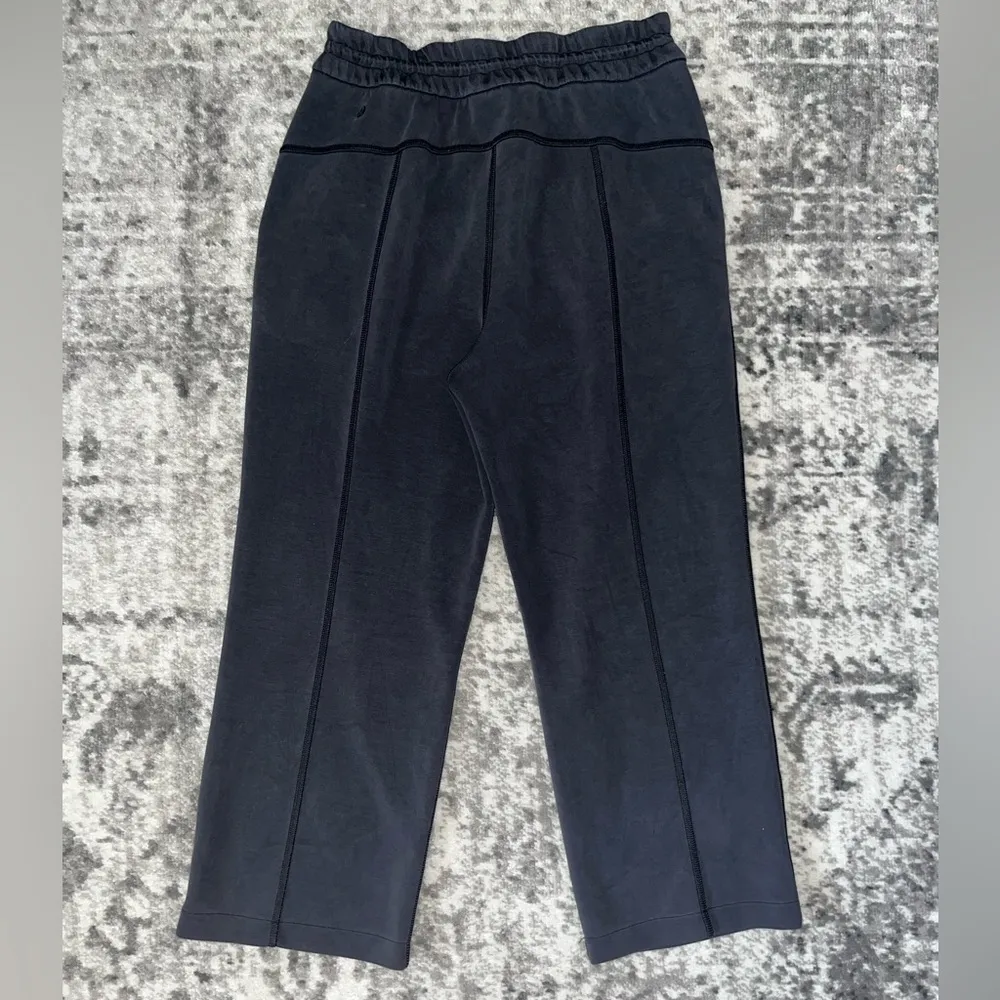 Lululemon Softstreme High-Rise Straight Leg Crop - Image 3