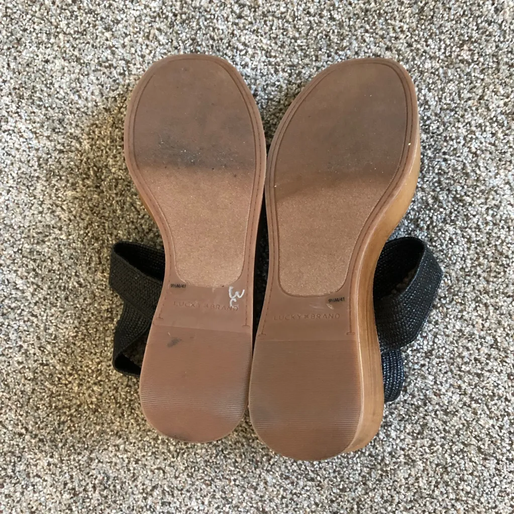 Lucky Brand Black and Tan Wedge Sandals Womens 9.5M - Image 3