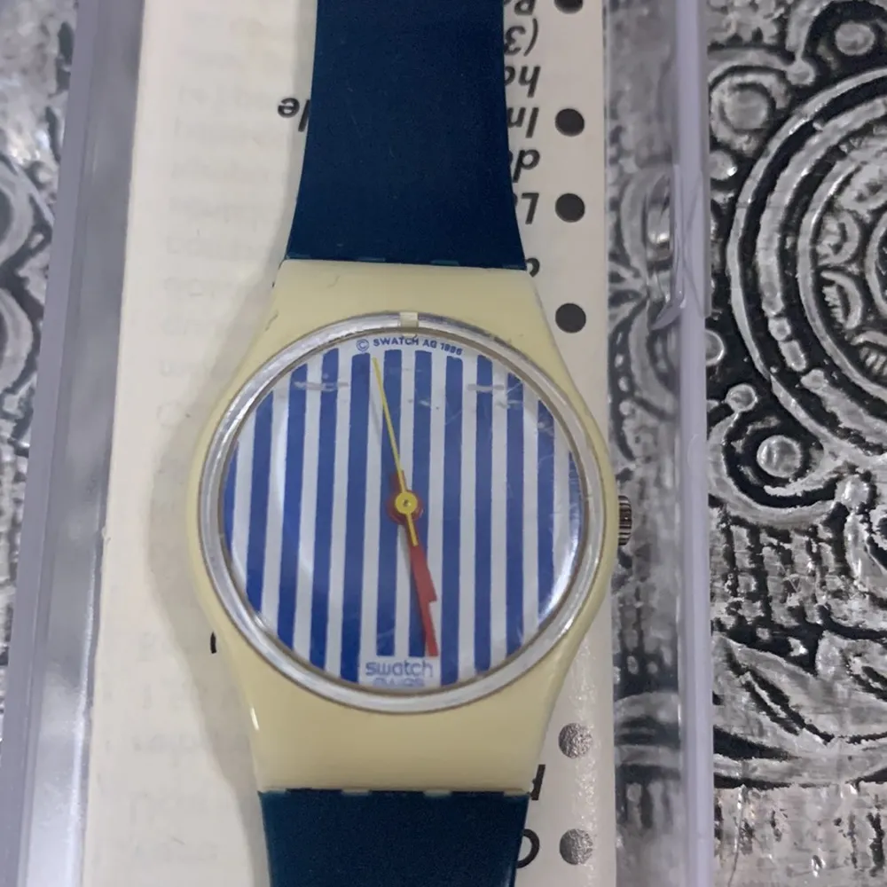 Vintage 1988 Swatch Watch Navy Blue & White Watch with Case & Paperwork - Image 5