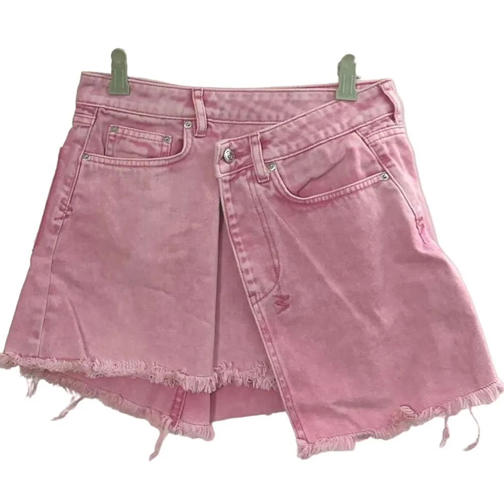 Steve Madden Kyla Pink Glo Stonewashed Denim Mini Skirt Small - Image 2