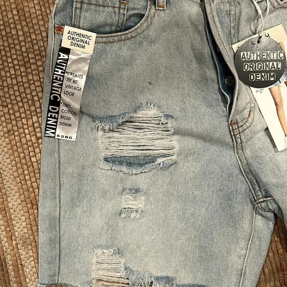 SONG WOMENS SHORT NWT Blue Size 28 - Image 4