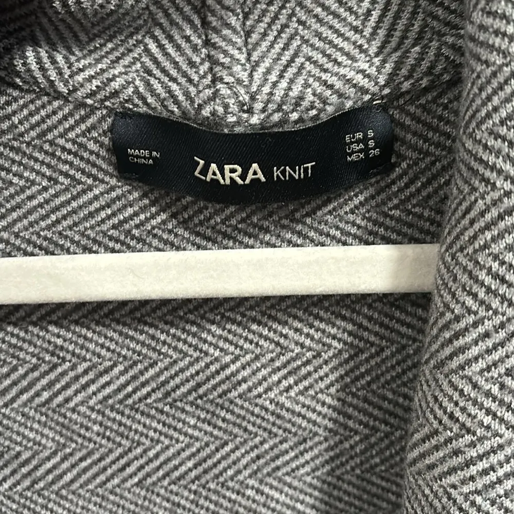ZARA Gray Herringbone Long Knit Cardigan Size Small - Image 2