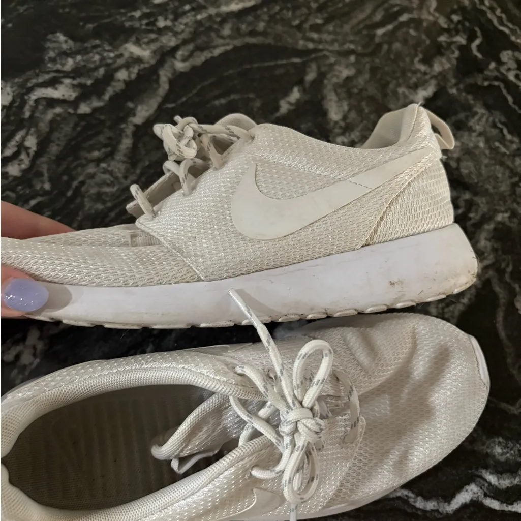 Nike Women's White Sneakers - Image 2