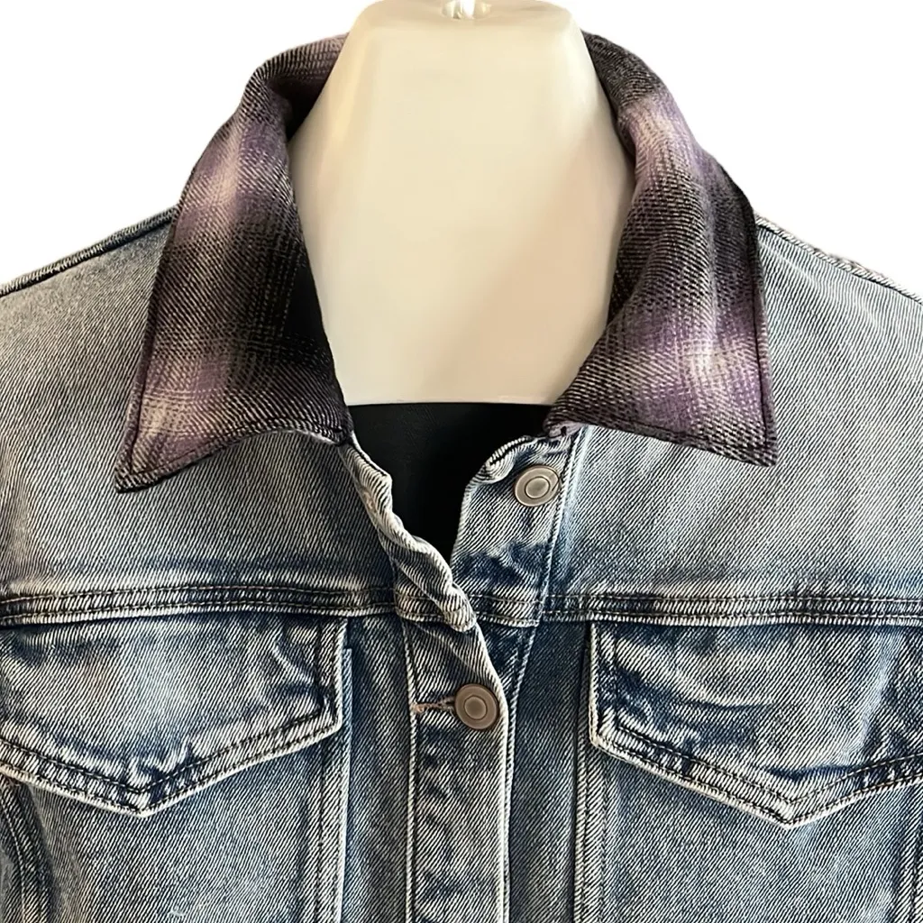 Juniors' SO® Contrast Flannel Plaid Denim Jacket - Image 5