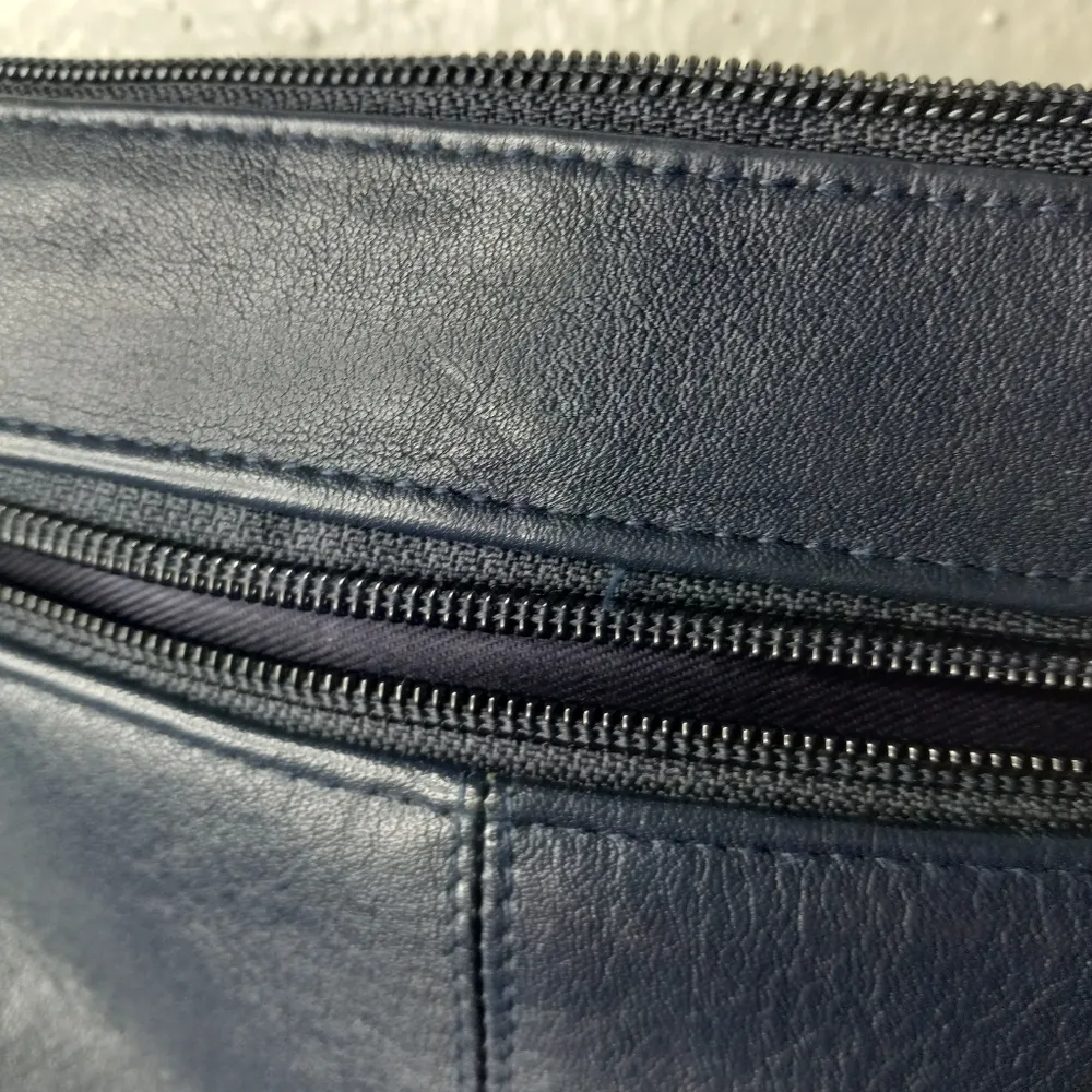 Amanda Smith Bag Genuine Supple Leather Crossbody Minimalist in Dark Navy 10x7 - Image 5