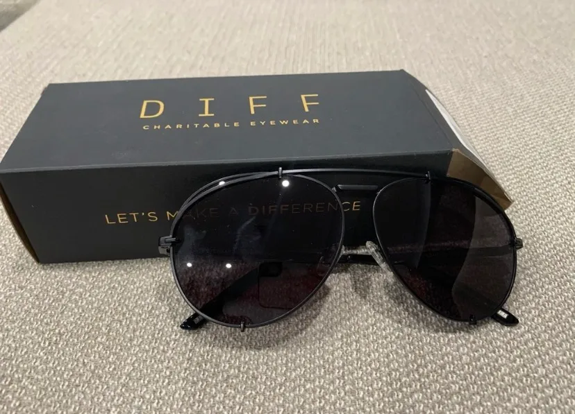 DIFF eyewear Sunglasses In Matte Black - Image 3