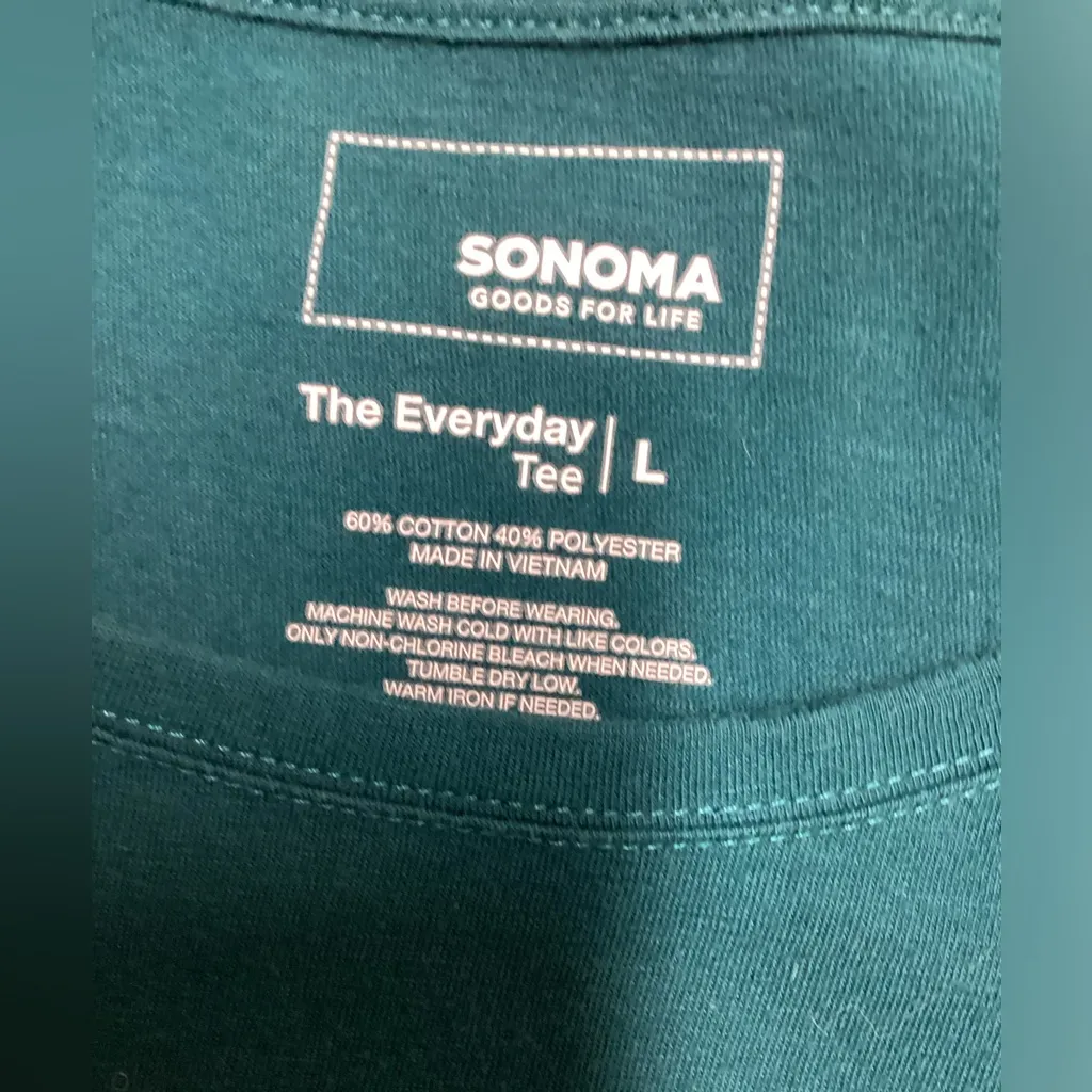 Sonoma Every Day tee. Size Large Green - Image 2