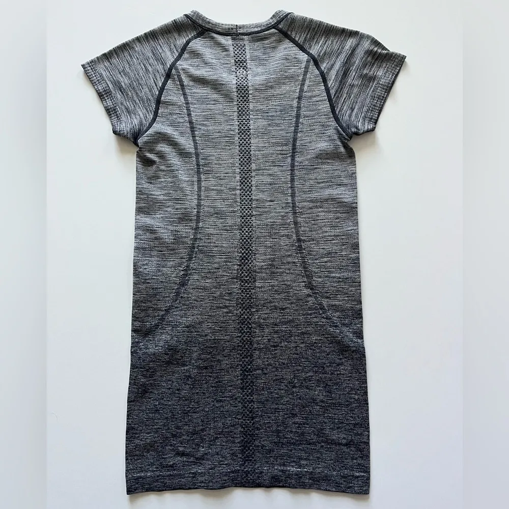 lululemon athletica Swiftly Tech Short Sleeve Ombré -Size 2 - Image 2