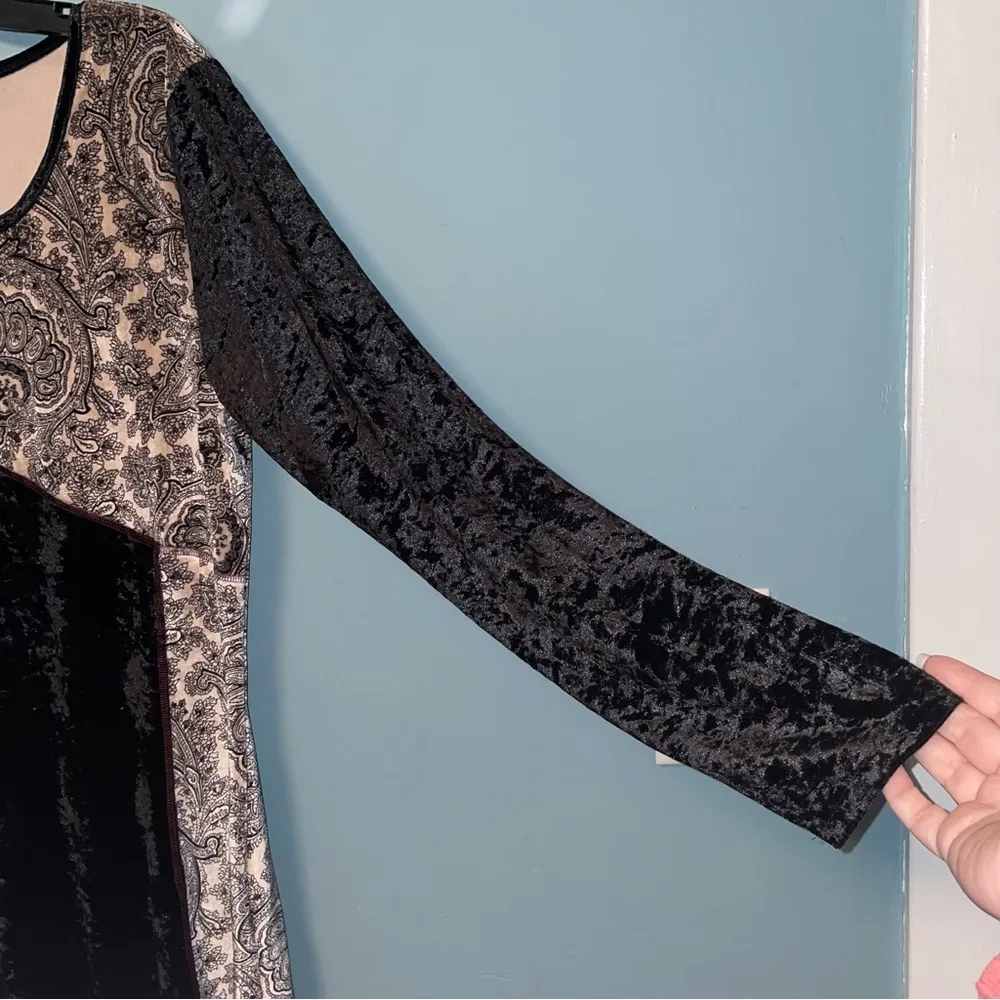 The Pyramid Collection Paisley and Crushed Velvet Midi Dress Size L - Image 3