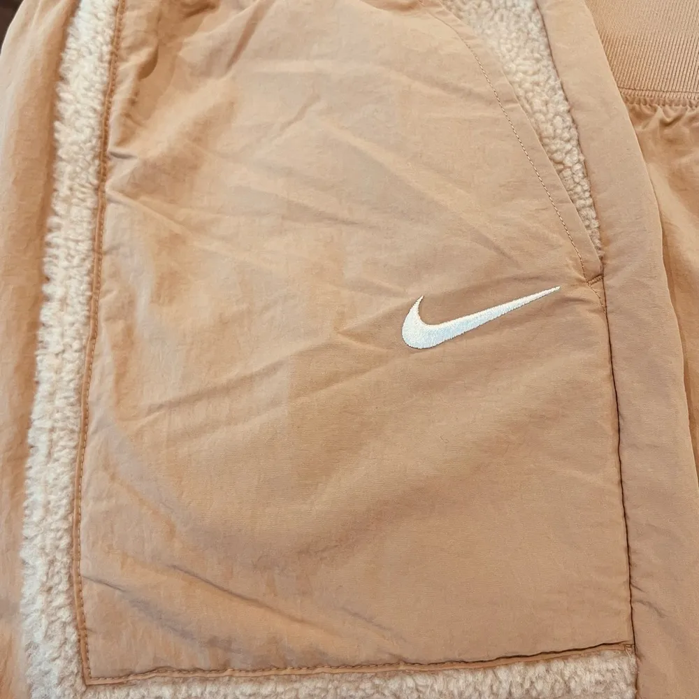 NIKE Essential Faux Fur Trim Woven Pants Sanddrift Size XXL NEW - Image 5