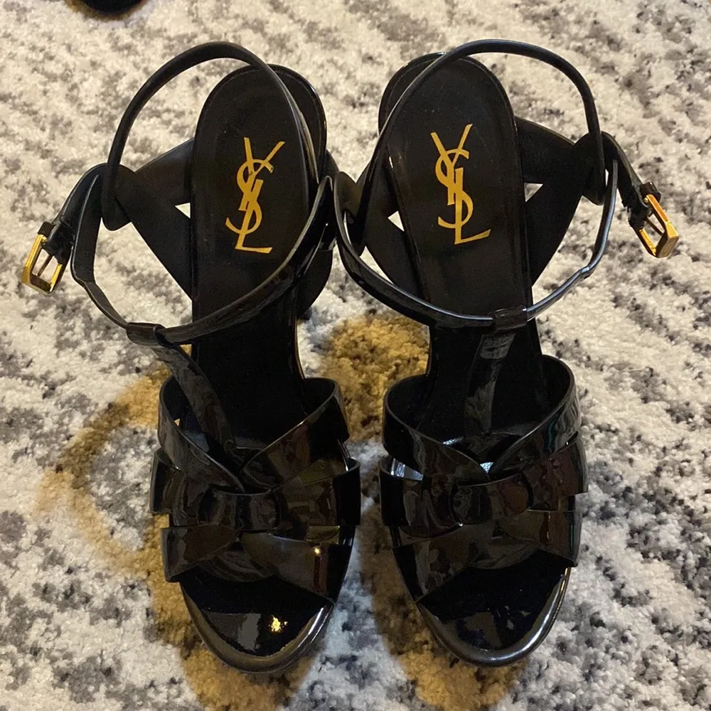 Saint Laurent TRIBUTE PLATFORM SANDALS IN PATENT LEATHER - Image 6