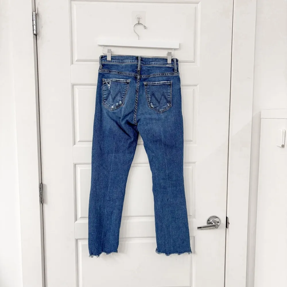 MOTHER The Insider Crop Step Chew Jeans Dancing On Coals Blue Size 27 - Image 5