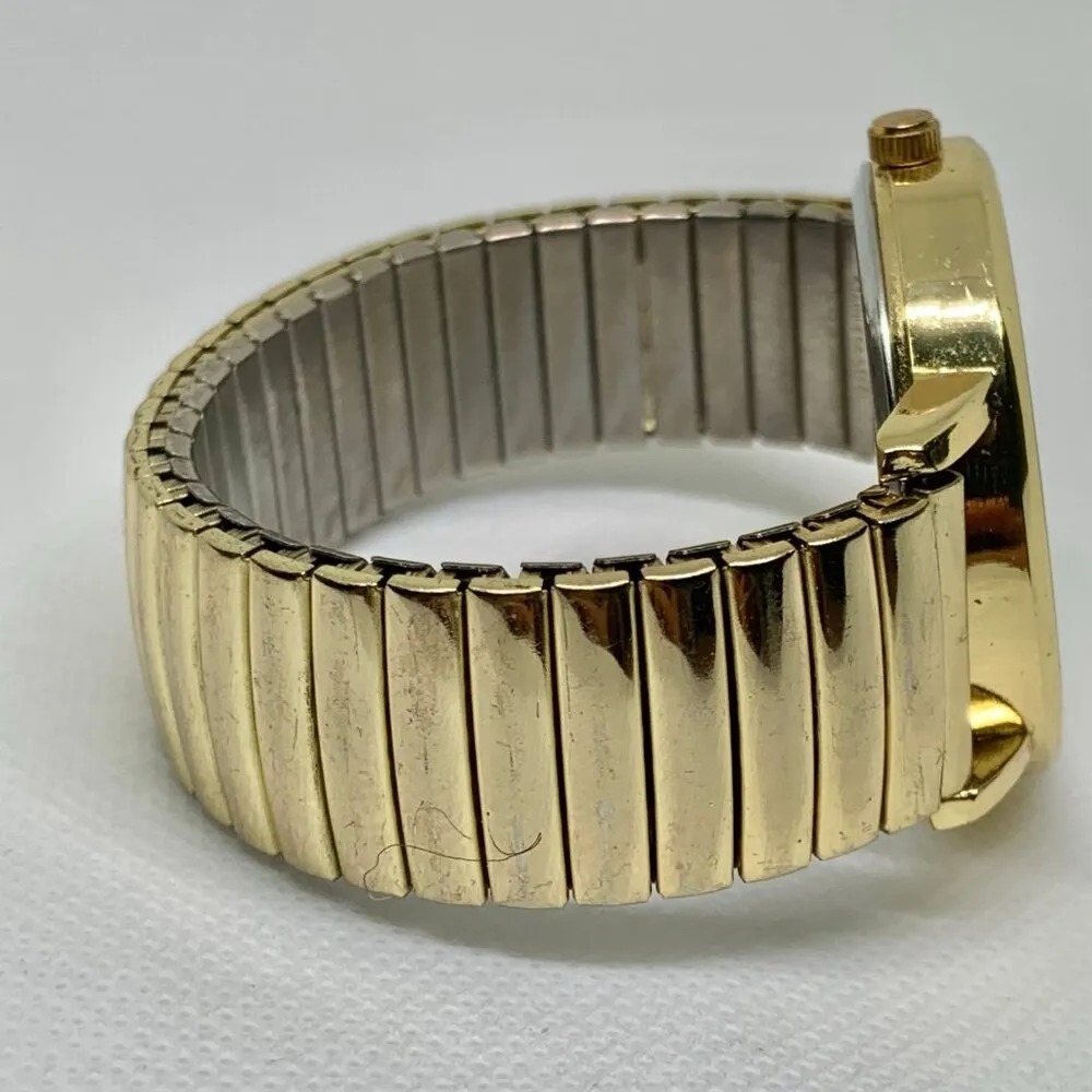 Ladies floral pink dial gold tone quartz analog watch 37mm size 6.5” running - Image 5