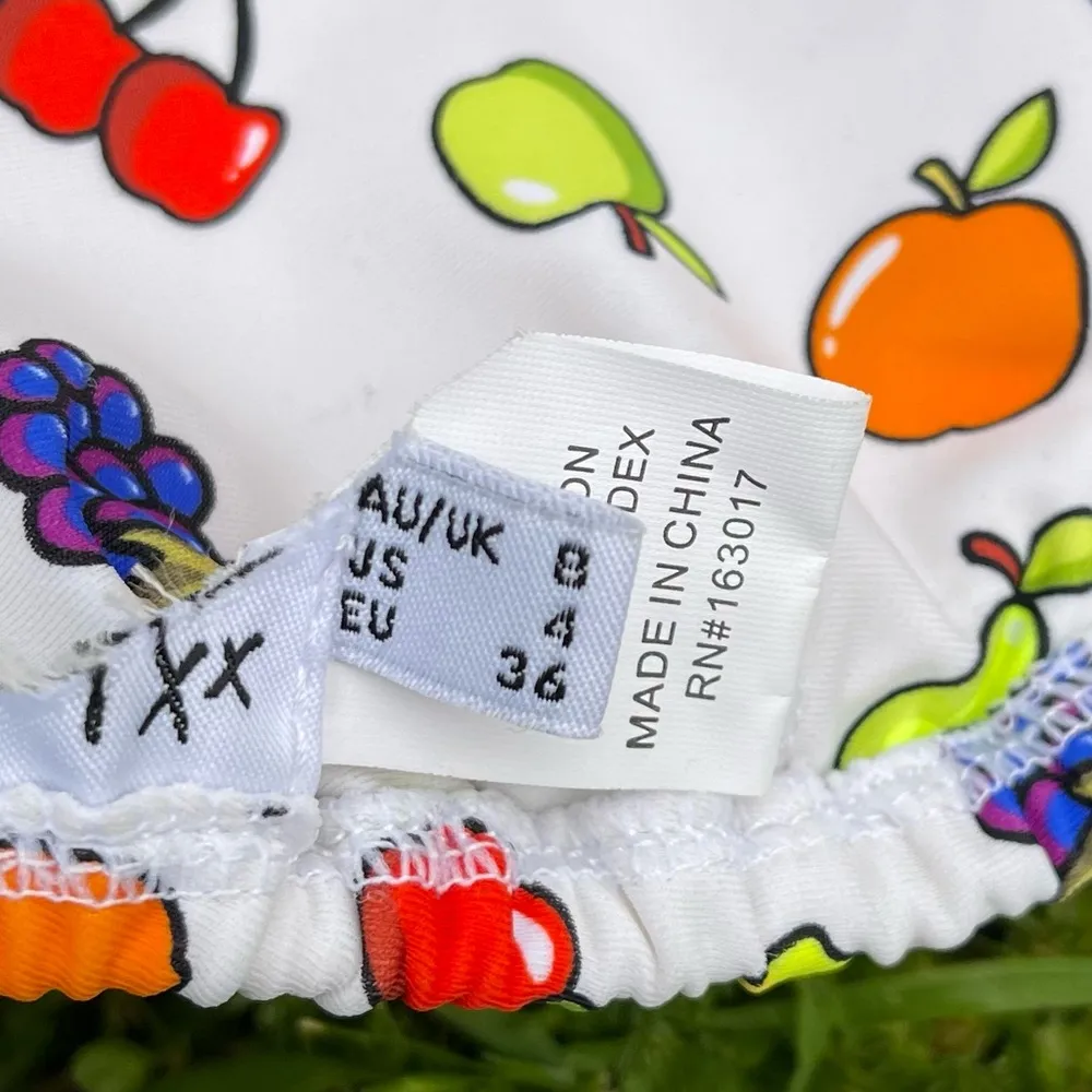 Laguna Fruit Print bikini Top size 4 US NWOT beach pool Vegas - Image 5