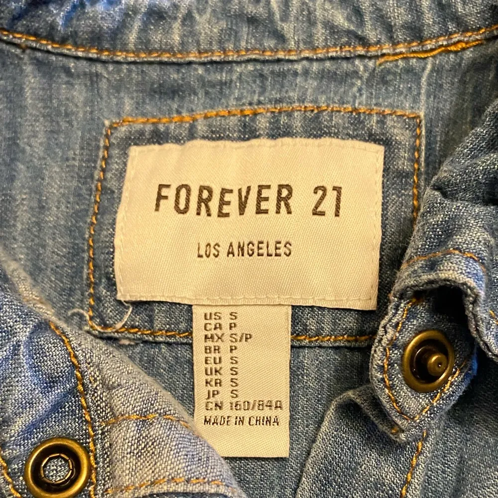 Forever 21 Chambray Denim Button Up Long Sleeve Top Size S - Image 3