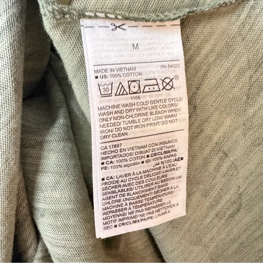 Old Navy Everywear Camo V-Neck  Short Sleeve T-Shirt Sz M NWT - Image 4