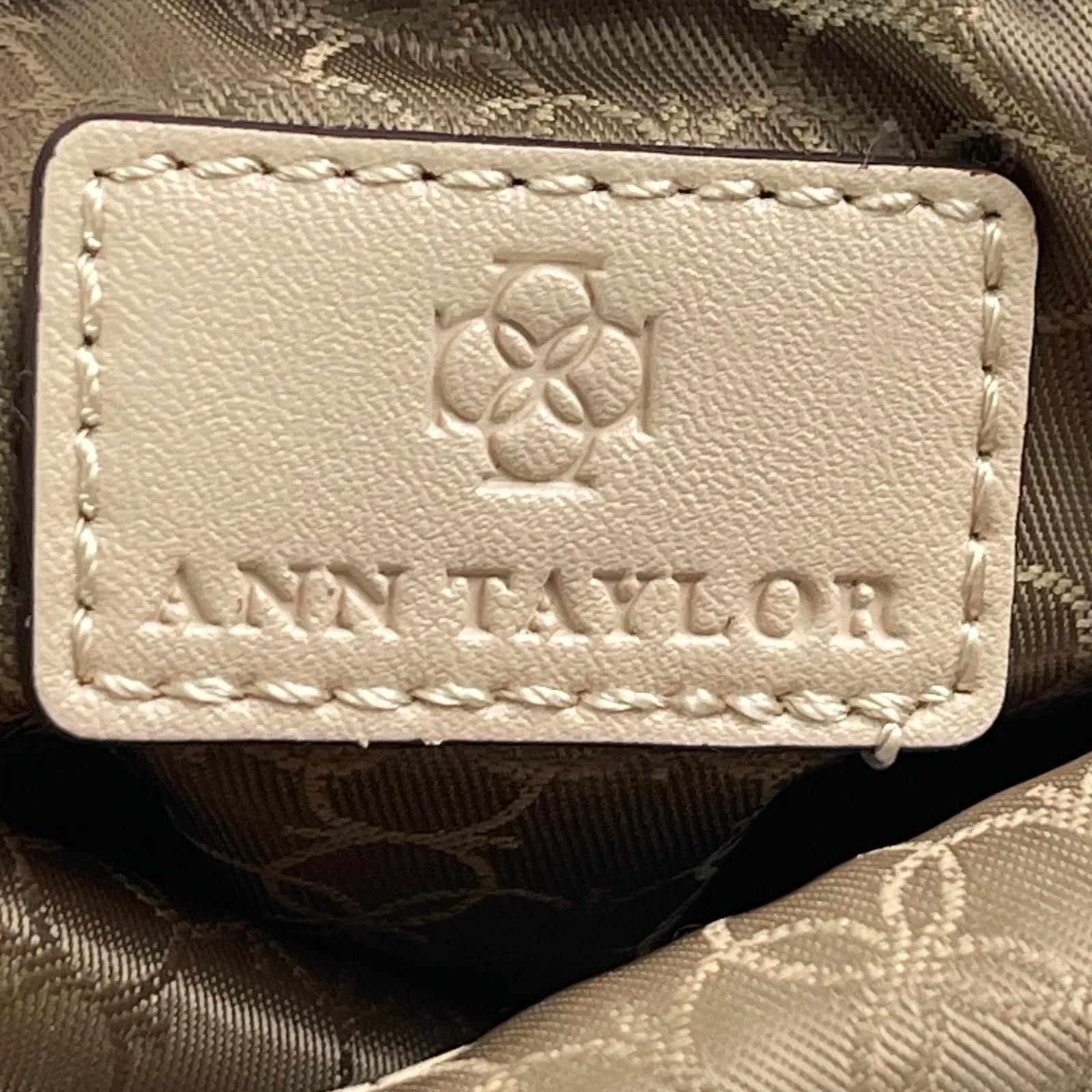 Ann Taylor Women's White Beige Chain Crossbody Wallet Clutch Purse Mini Bag OS - Image 10