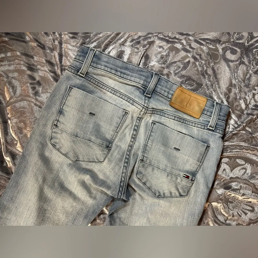 Tommy Hilfiger 28x32 Slim Tapered Jeans - Image 7