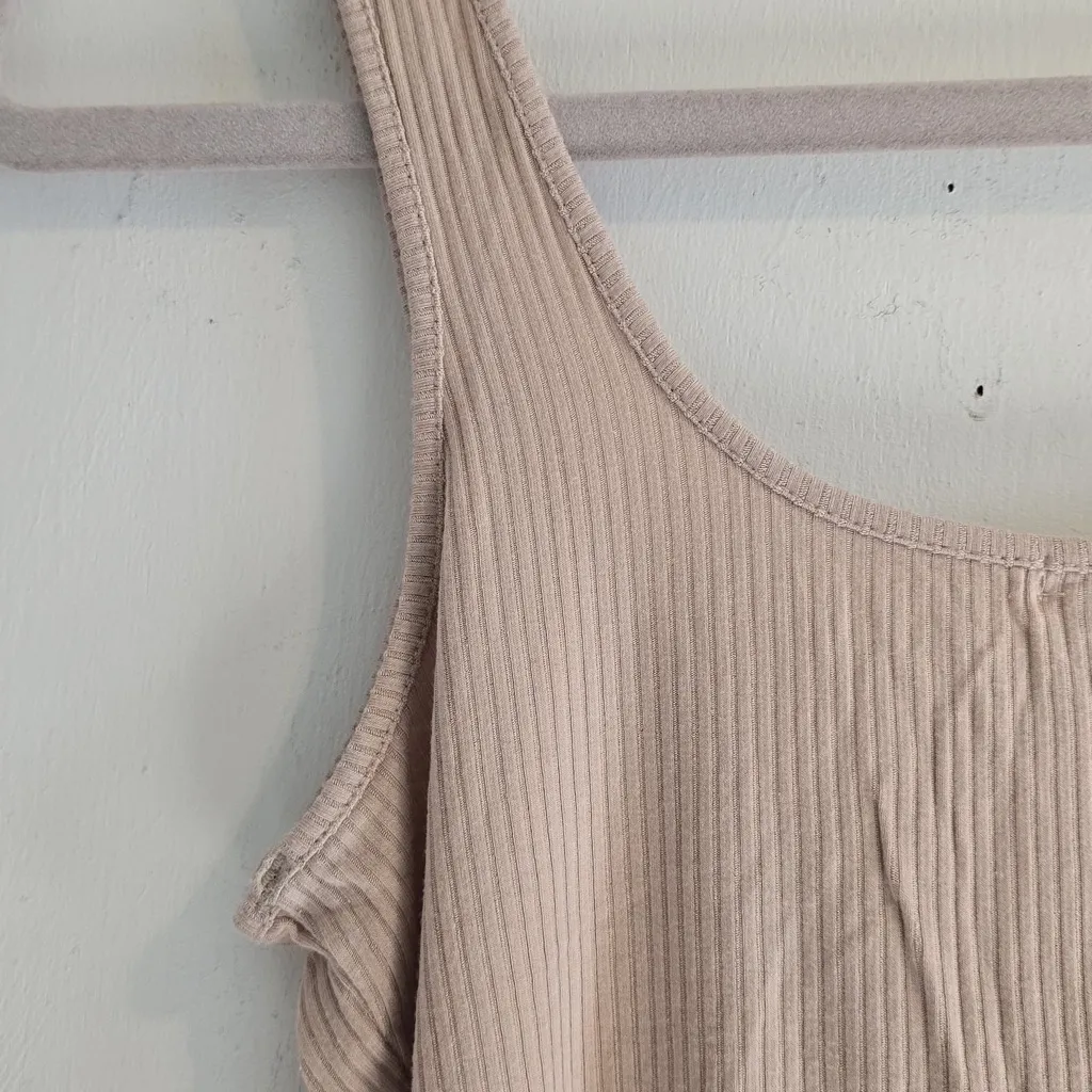 Garage Taupe Ribbed Top - Image 13