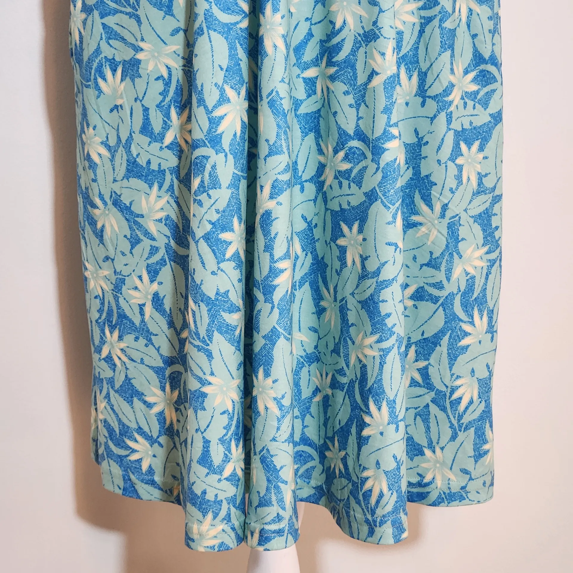 HuHot Blue Tropical Print Halter Dress with Pockets Size Large NWT - Image 4