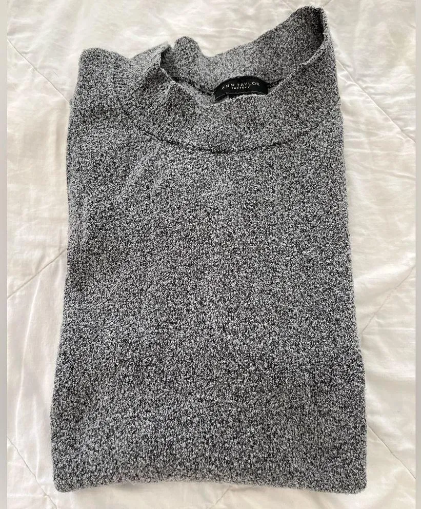 Ann Taylor Factory short sleeve blouse - Image 5