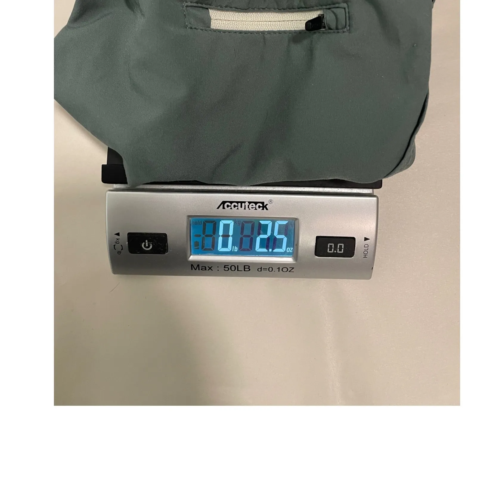 Vuori Women's Aim High Shorts Sage Green Elastic Waist Zip Pocket Athletic - Image 4