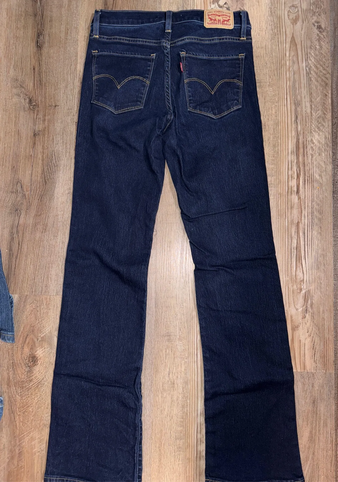 Levi’s Jeans 315 Shaping Bootcut Dark Wash - Image 2