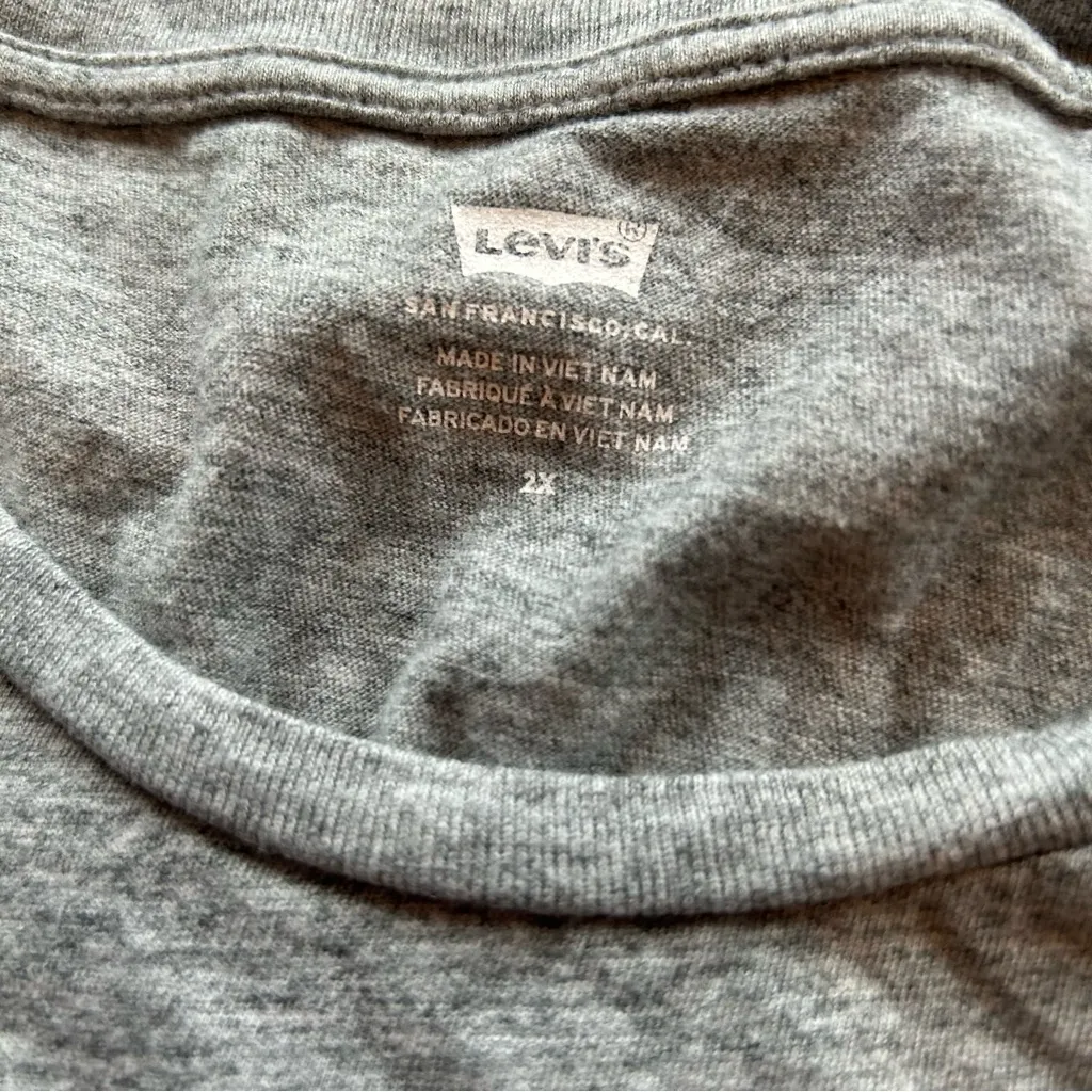 Women’s Levi’s Grey Tshirt 2x - Image 2