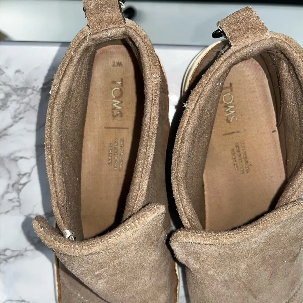 TOMS Paxton Ankle Sneaker Light‎ Taupe Suede Size 7 Casual Comfy Slip On Cushion - Image 4