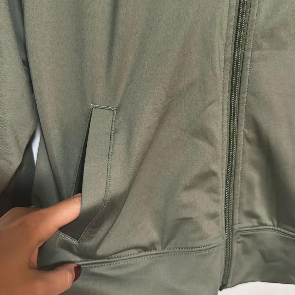 Aerie  zip up - Image 4