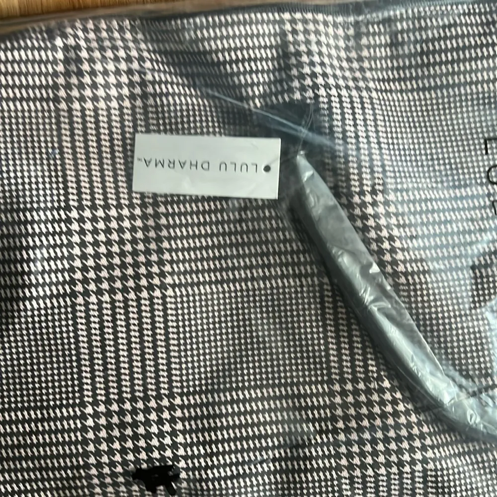 Lulu Dharma Women’s Weekend Tote Overnight Bag Large Tote red and black - Image 2