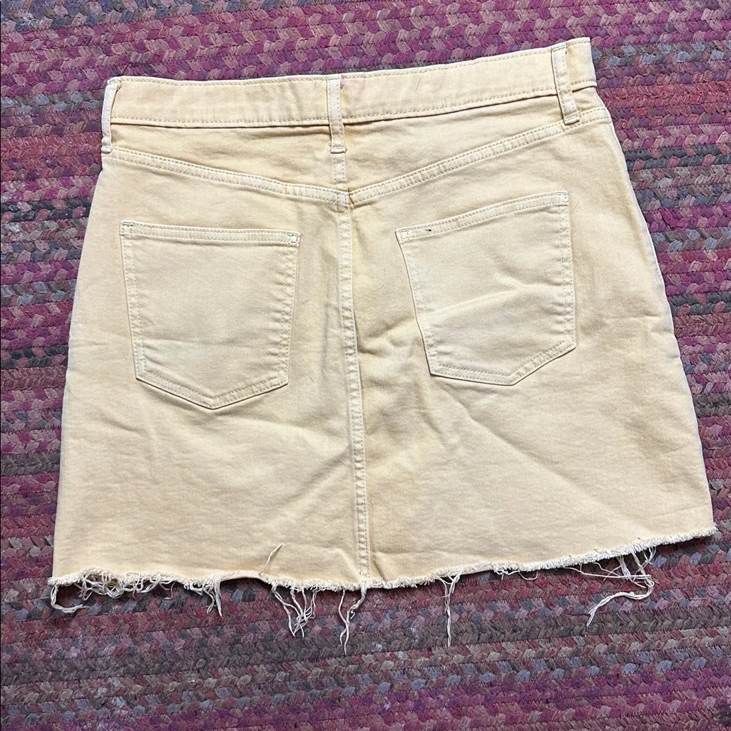 GAP YELLOW BUTTON FLY DENIM STRETCH SKIRT - Image 5