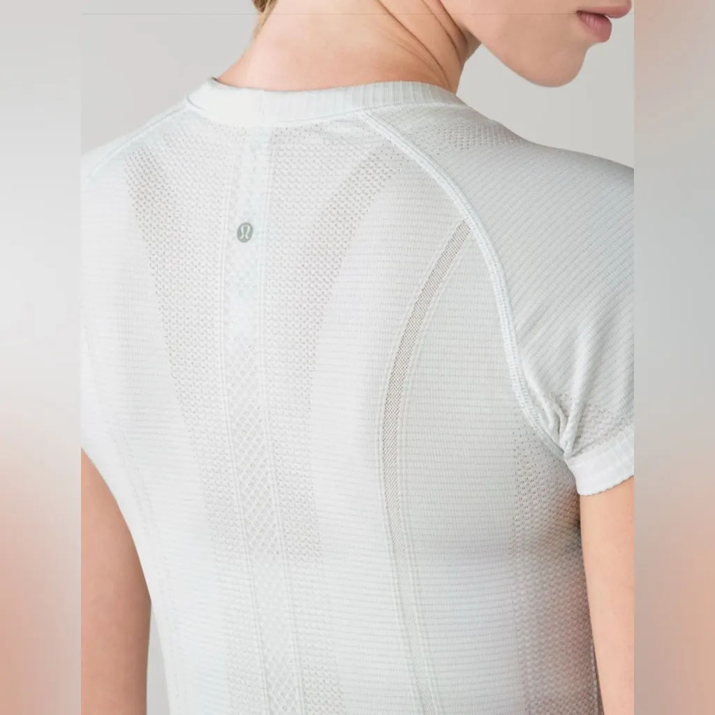 Lululemon Swiftly Tech Short Sleeve Crew
Heathered White - Image 3