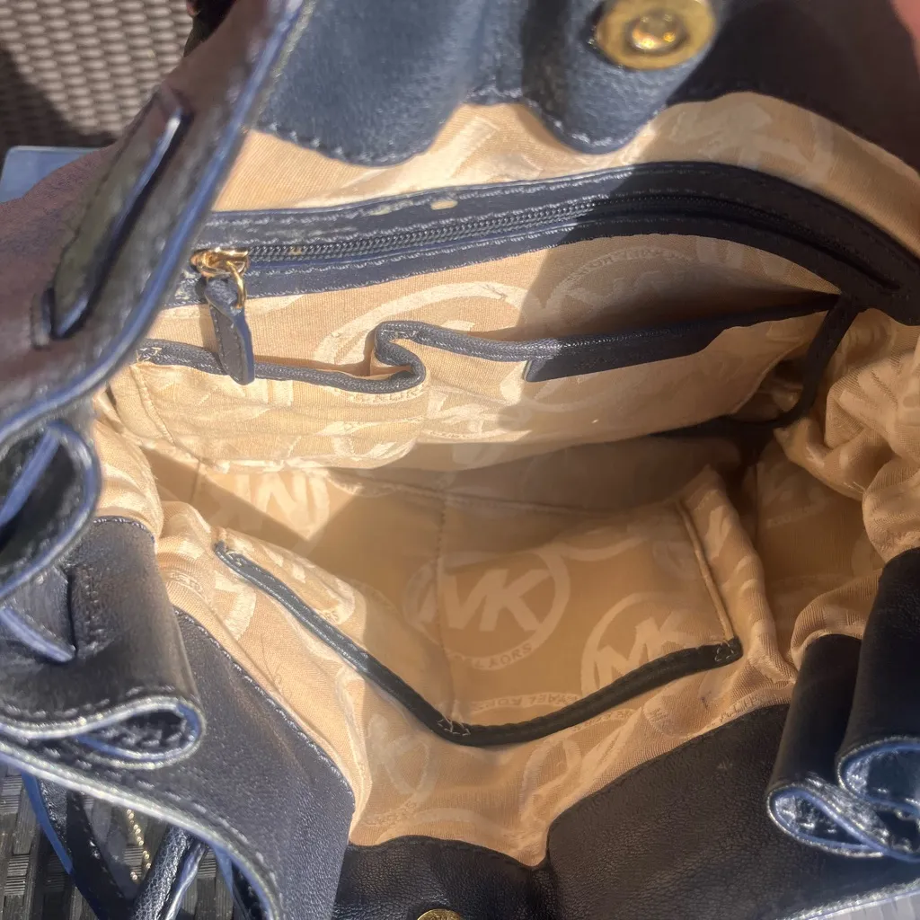 Michael Kors Navy Leather Shoulder Bag with Gold Chain - Image 13