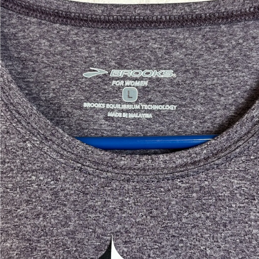Brooks Sportswear Woman’s Casual Athletic Run Happy Athletic Tee Size Large - Image 3