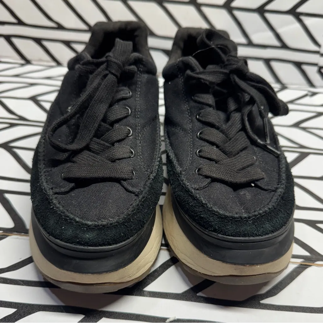 UGG  Marin Lace Platform in size 8.5 - Image 2