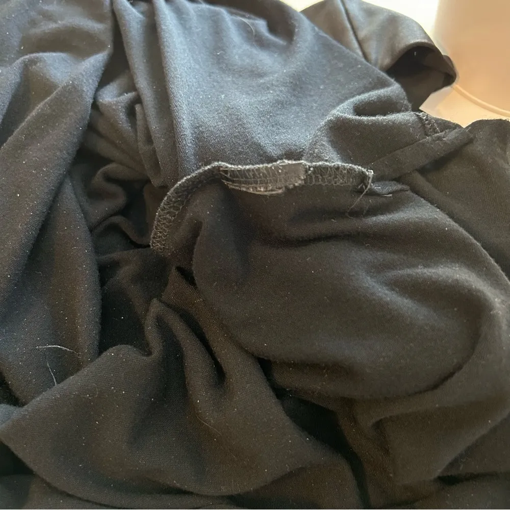 Ro & De Black Peekaboo Sleeveless Top Small - Image 5