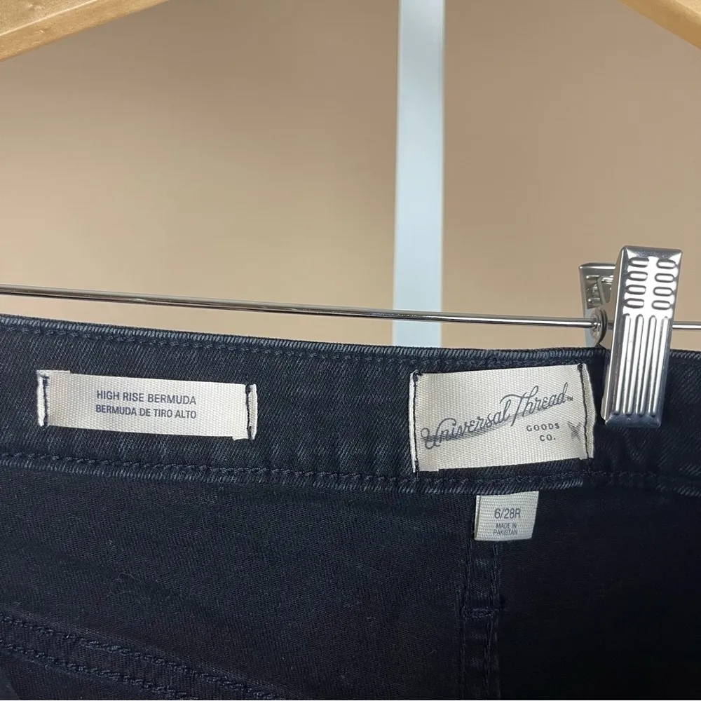 NEW Universal Thread 6 28 High Rise Bermuda Jean Shorts Slim Leg Raw Hem Denim - Image 4