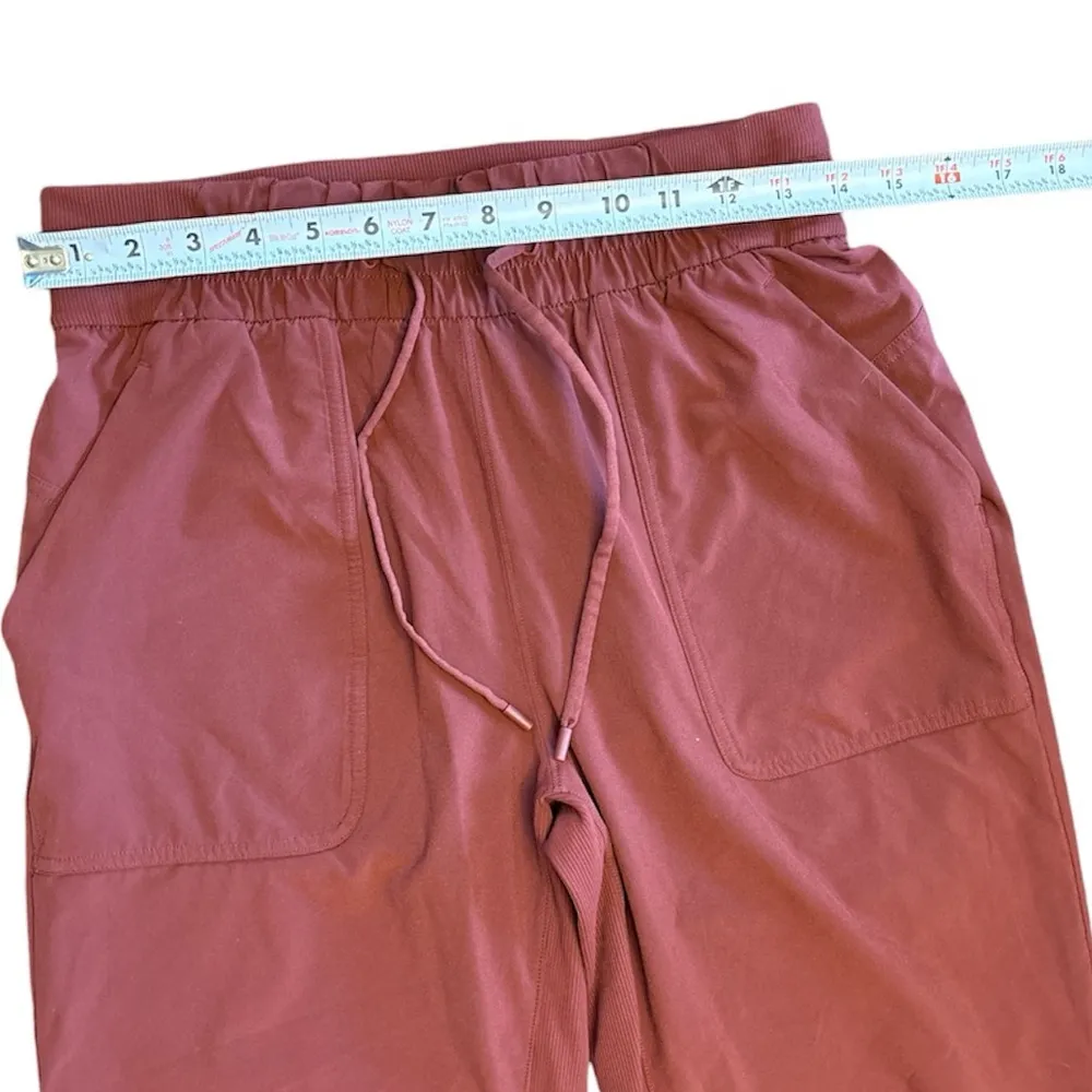 Lululemon Dance Studio Mid-Rise Crop in Brier Rose size 6 - Image 7