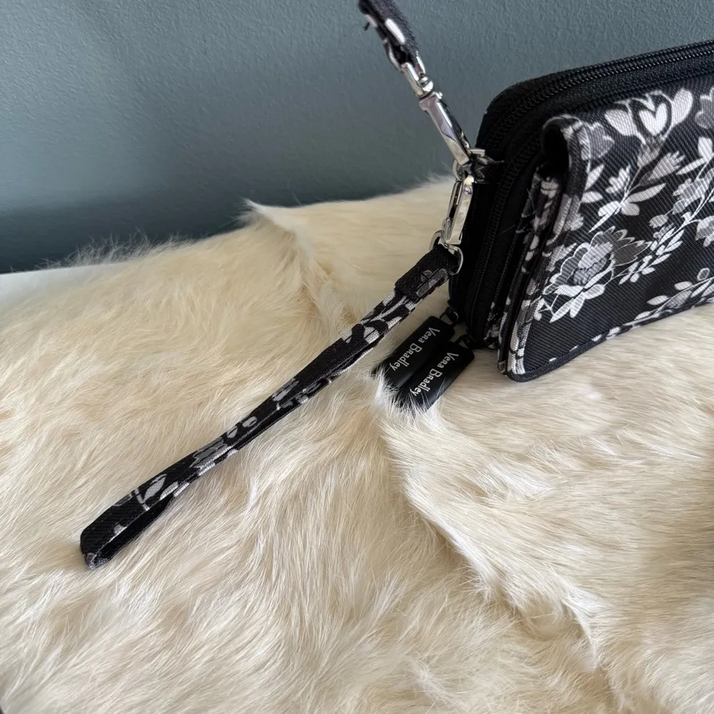 RFID All In One Chandelier Noir Crossbody Wristlet - Image 4