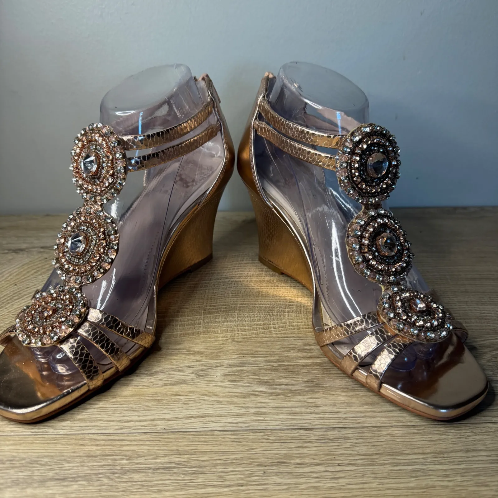 Vince Camuto 8W‎ Rose Gold Wedge Sandals Crystal Rhinestone Embellished Glam - Image 6