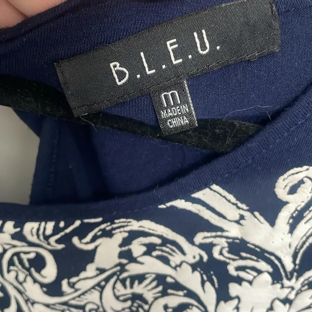 B.L.E.U. Navy blue blouse size medium. - Image 4