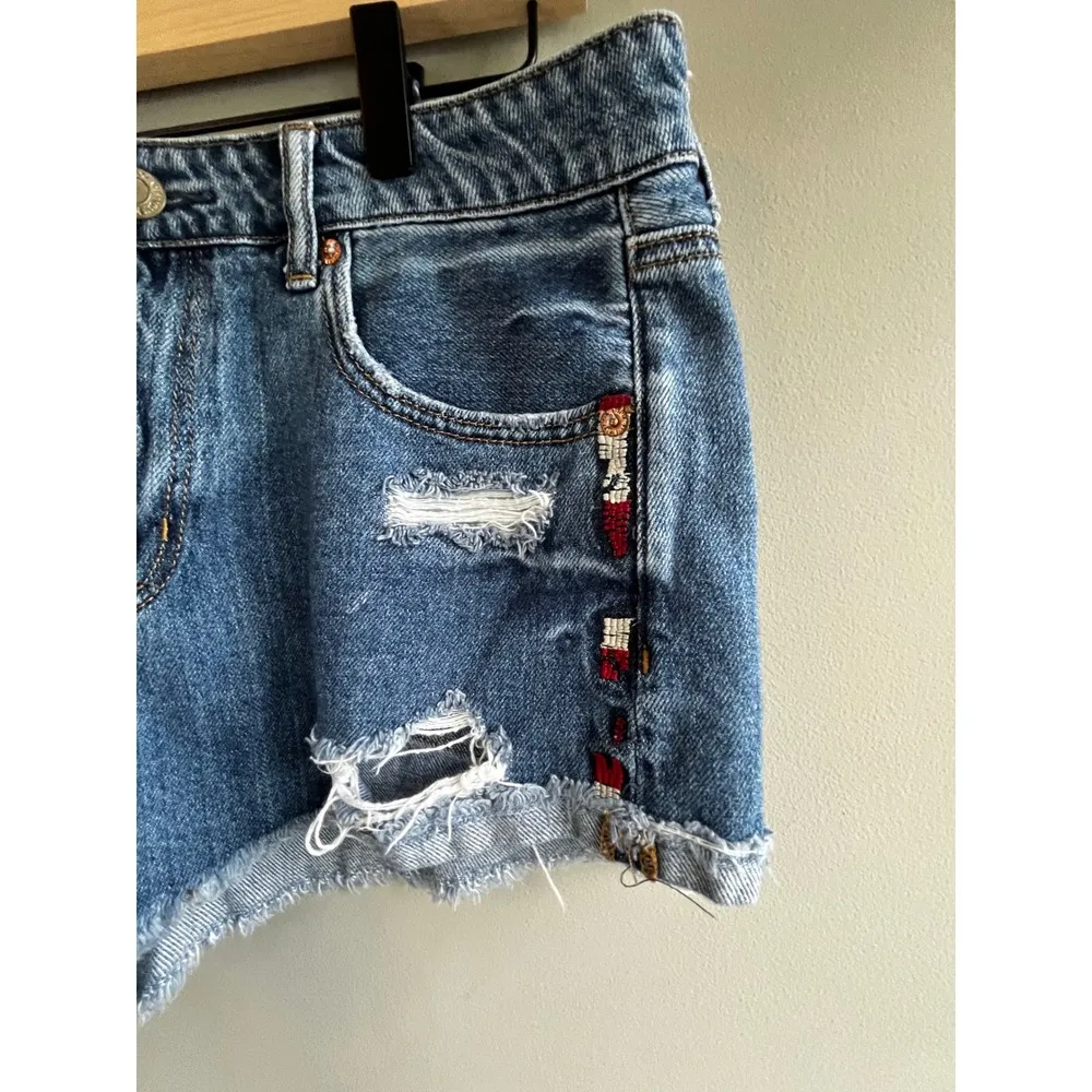 American Eagle Denim Distressed Embroidered Festival Jean Shorts Size 12 Boho Blue - Image 4