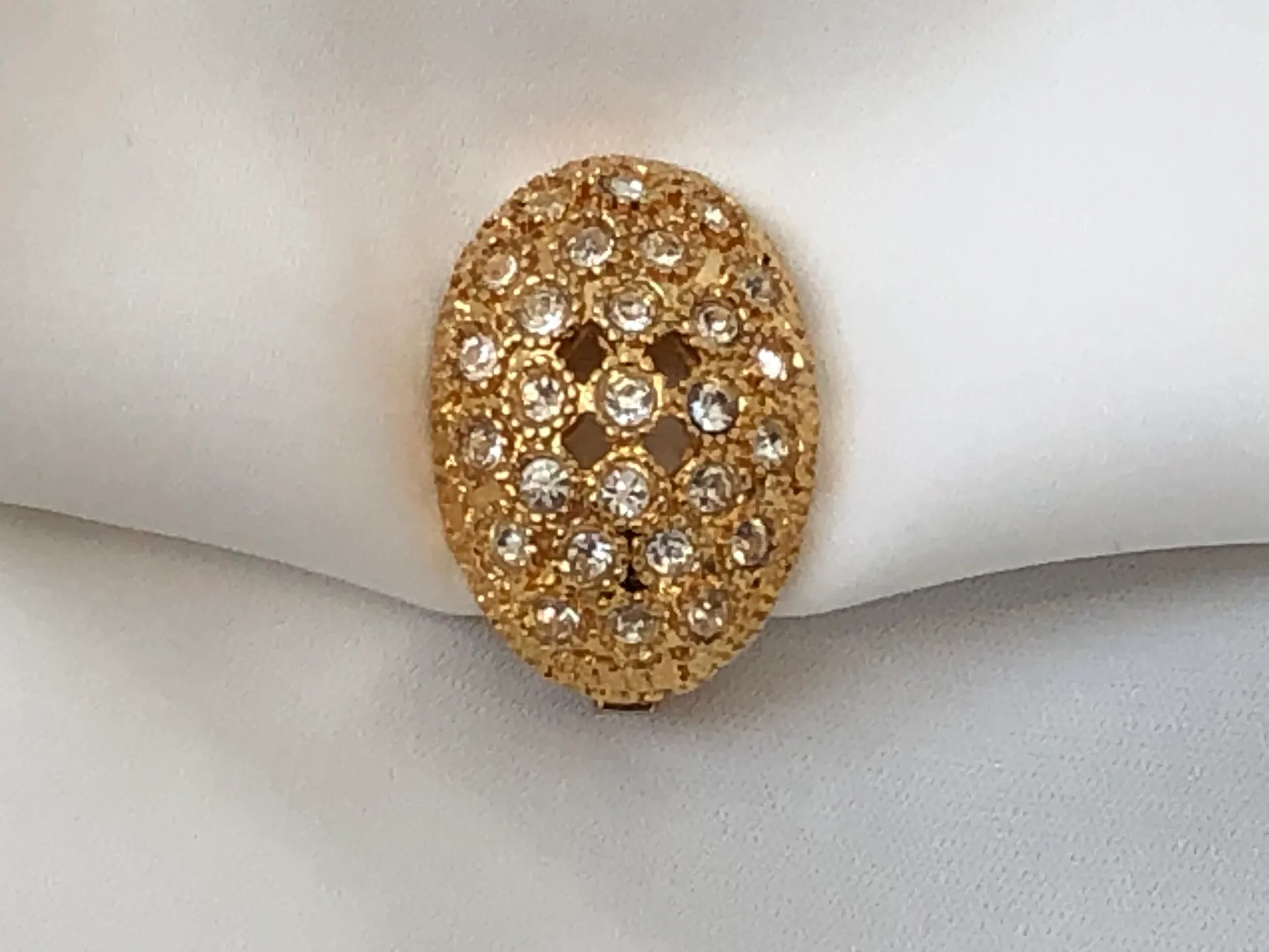 Glamorous Vintage Gold Tone & Sparkly Rhinestones Clip On Earrings - Image 5